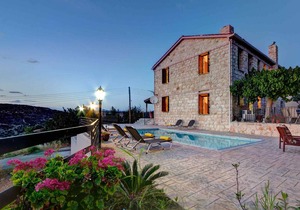 398 m² Villa ∙ 5 bedrooms ∙ 11 guests in Peristerona