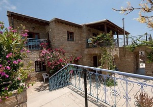 Adamos House in Tochni