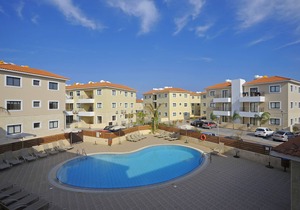 Kyklades Resort DPSAH03-A Colorful Two Bed Apartment -Pool-Gym in Paralimni