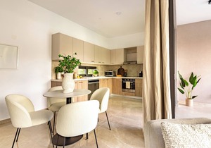 Sanders River Plaza - Fine 1-Bdr Apt with Balcony in Limassol