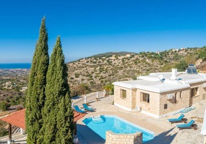 Villa Heaven: Large Private Pool, Sea Views, A/C, WiFi, Eco-Friendly in Paphos