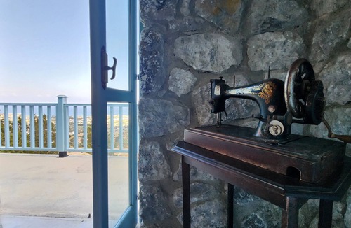 Karsiyaka Cottage | 1 bedroom guesthouse with incredible views!