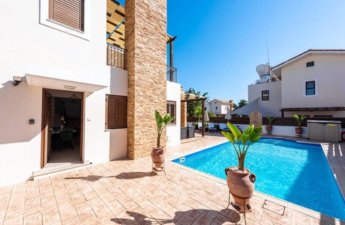 Ayia Thekla Villa | 127 m² Villa ∙ 3 bedrooms ∙ 6 guests