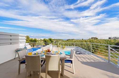 Paralimni Villa | 160 m² Villa ∙ 4 bedrooms ∙ 8 guests