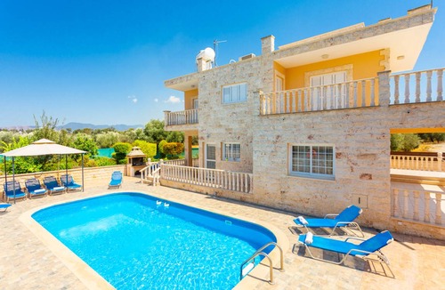 Prodromi Villa | 180 m² Villa ∙ 3 bedrooms ∙ 7 guests