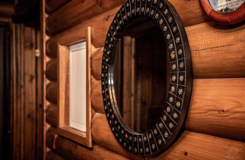 Gourri House | *2 bdr log house/mountains/Queen bed/fireplace