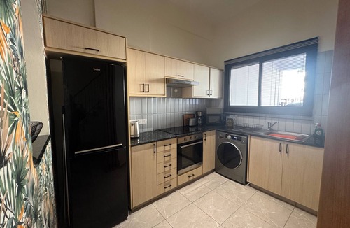 Paphos Apartment | 2 Bed Townhouse Sleeps 4 - Pool - Patio & Balcony
