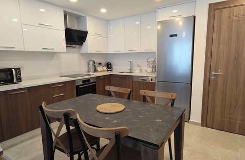 Karavas Apartment | 2-bedroom apartment 7 minutes from MERIT CASINO