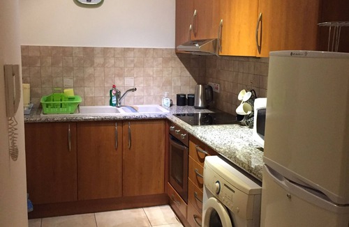 Paphos Apartment | 2 Bedroom Ground Floor Apartment Close to Shops, Restaurants, Old Town and beach