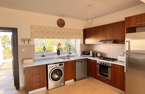Bouvet Island Apartment | 2 bedroom ground floor apartment in Tatlisu, North Cyprus. communal pools onsite