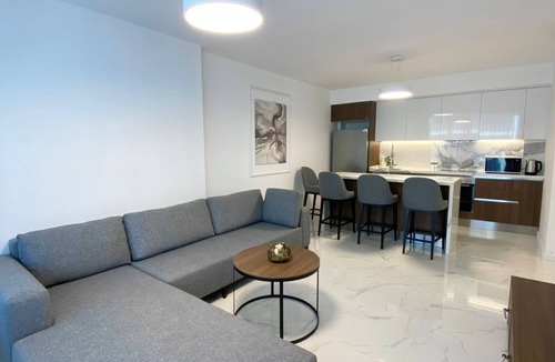 Trikomo Apartment | 2 Luxury Bedroom Apartment near Long Beach, in the 5 Star Resort with casino.