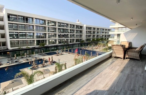 Trikomo Apartment | 2 Luxury Bedroom Apartment near Long Beach, in the 5 Star Resort with casino.