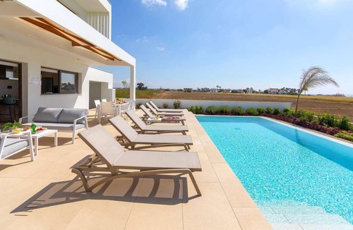 Softades Villa | 3 bed villa, gym, sauna, stunning views