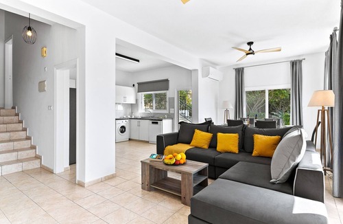 Pissouri Villa | 3 bed villa with pool & walk to beach of Pissouri Bay