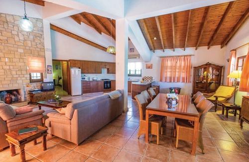 Polis House | 3 bedroom nice home in Laatchi