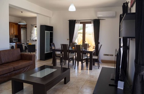 Peyia Town House | 3 bedroom villa with a large swimming pool and great sea views!