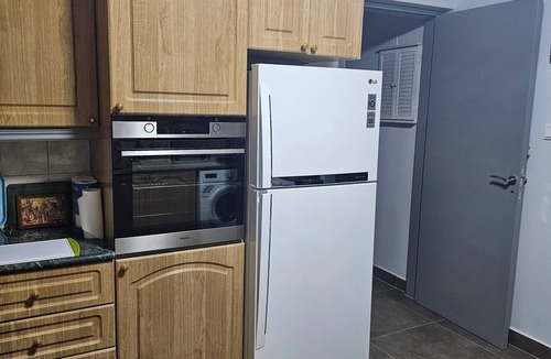 Larnaca House | 4 Bed Vila Fully Airconditioned - Hot Tub - 12 Min Airport - Beach 8 Min Drive