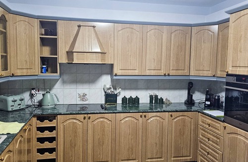 Larnaca House | 4 Bed Vila Fully Airconditioned - Hot Tub - 12 Min Airport - Beach 8 Min Drive