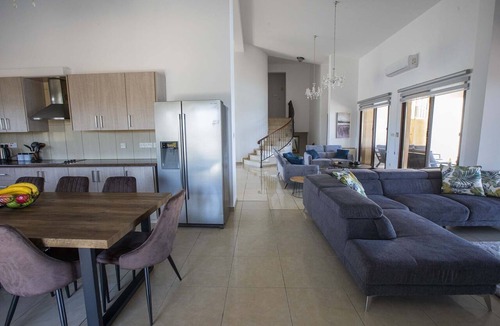 Kathikas Villa | 5 Bedroom En-suite Luxury Villa With Private Pool and hot tub