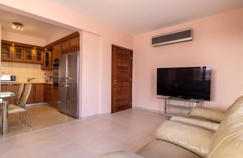 Paphos Apartment | A 2 bedroom penthouse with stunning sea and sea views and floor heating!