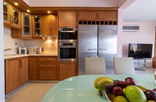 Paphos Apartment | A 2 bedroom penthouse with stunning sea and sea views and floor heating!