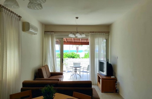 Polis Villa | A charming bungalow with sea views and within 100 meter from the beach!