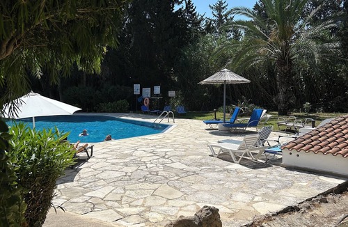 Universal Apartment | A spacious apartment with one bedroom and a living room.