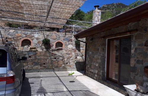 Politiko House | Agrompelo House