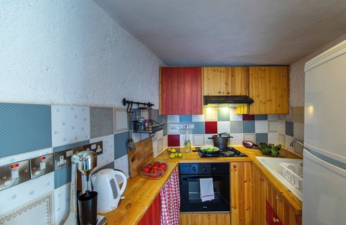 Anarita Cottage | AKAMANTIDA PLATEA 1. A 3-bedroom country house built in 1900, renovated in 2016.