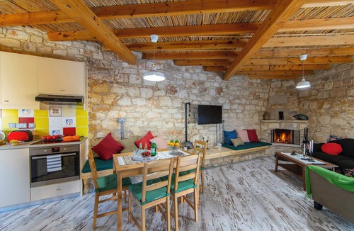 Arodes Cottage | AKAMANTIDA PLATEA 2. Country house of the 1900s. Restored to its authentic charm
