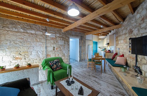 Arodes Cottage | AKAMANTIDA PLATEA 2. Country house of the 1900s. Restored to its authentic charm