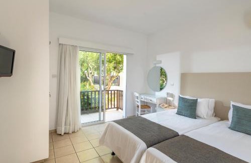 Chlorakas Hotel | Akti Beach Hotel & Village Resort