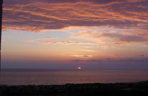 Melanos House | Amazing sea view location - Spacious 2 Bedroom 2 Bathroom House - Wifi & air-con