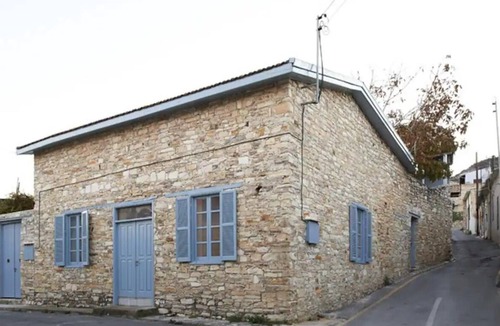 Pano Lefkara House | AMPLE PLACES, Polytimo House and Monadiko House at Pano Lefkara Village
