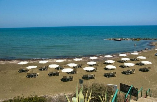 Pervolia Villa | Apollon Villa by the Sea. Private Pool. Gated Private Road. Pervolia, Larnaca