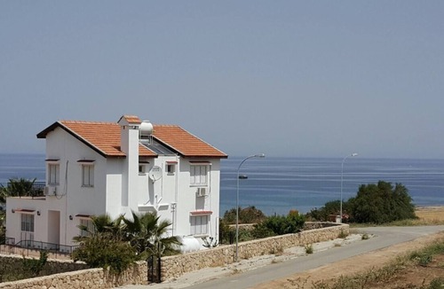 Esentepe Villa | Aygurus Villa in Esentepe / Girne