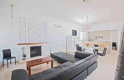 Ayia Napa Apartment | Ayia Napa Holiday Villa CH - a villa that sleeps 8 guests in 4 bedrooms