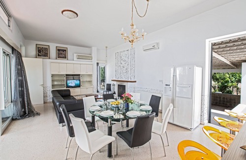 Ayia Napa Apartment | Ayia Napa Holiday Villa CH - a villa that sleeps 8 guests in 4 bedrooms