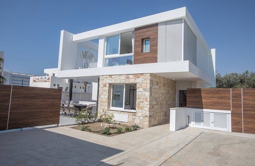 Ayia Napa Villa | Ayia Napa Kube Villa KB3 - a villa that sleeps 12 guests in 5 bedrooms
