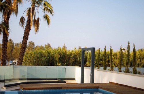 Paralimni Villa | Beachfront Romantic Villa
