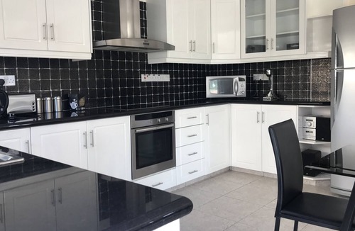 Aradippou Apartment | Beautiful open plan apartment less than 5 minutes to the beach