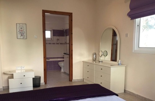Aradippou Apartment | Beautiful open plan apartment less than 5 minutes to the beach