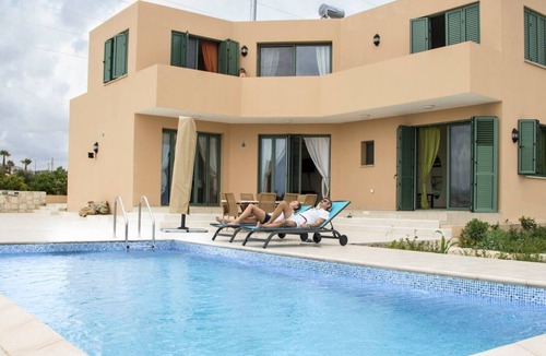Anarita Villa | BELLEVUE VILLA. Completely private 3-bedroom villa with pool, gardens & orchard.