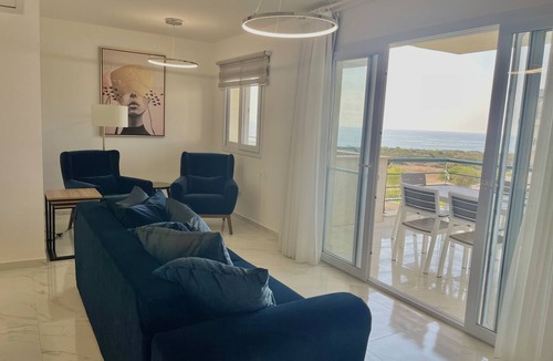 Bafra Apartment | Blue Retreat Suite by the Sea
