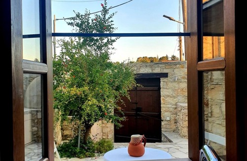 Lofou House | Boutique house/large garden/great mountain views