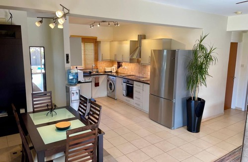 Ayia Thekla House | Bungalow with Private Pool and Garden, Seaside