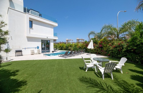 Paralimni Villa | By The Beach - Emerald Seaview Villa - Stunning Seaview Stay