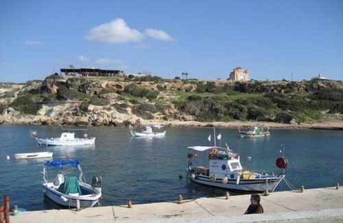 Peyia Town Apartment | centre of Peyia village, 2 Bedrooms, communal Pool, Patio/garden, BBQ free wifi