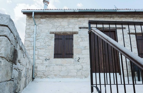 Vasa Koilaniou Villa | Charming 3-Bedroom Cottage in Heart of Vasa Koilaniou