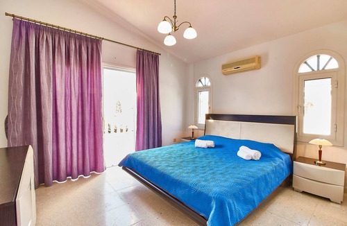 Pegeia Villa | Coral Bay 4 Bed Villa - 5 Minutes Walk to Blue Flag Sandy Beaches - Heated Pool